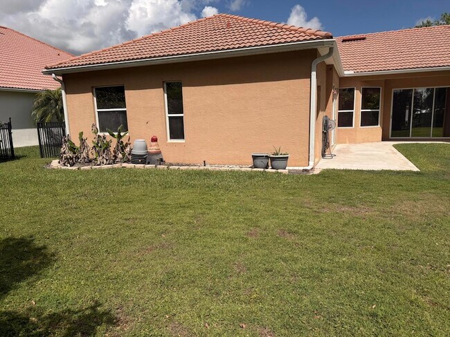 Building Photo - 2218 SW Panther Trce