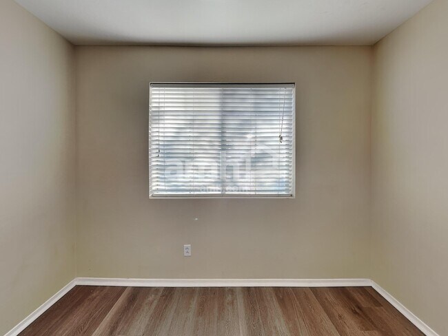 Building Photo - 443 S Sabrina