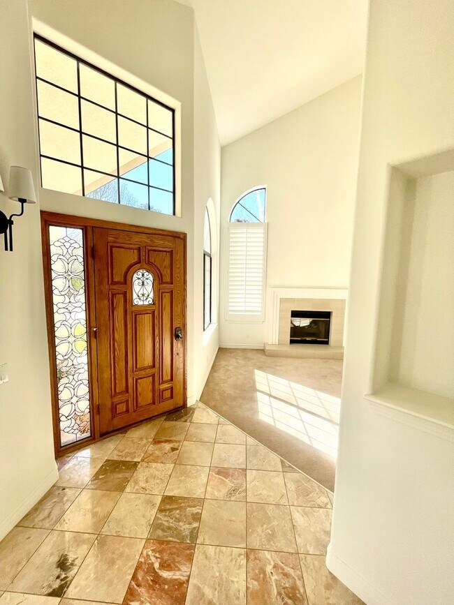 Building Photo - Prestigious Elkhorn Estates Home