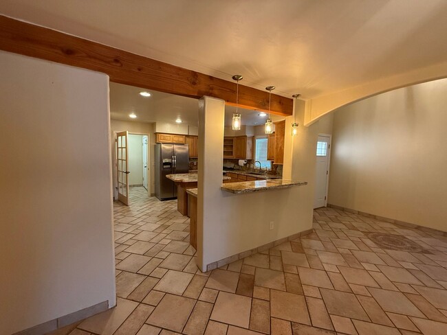 Building Photo - Beautiful Sunset Terraces Condo for Rent!