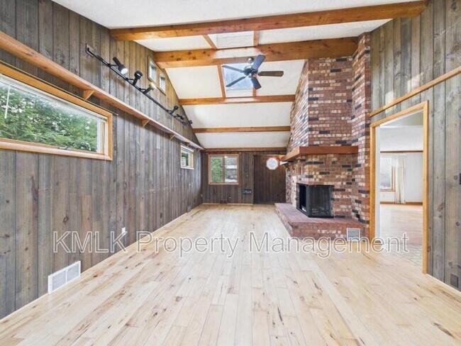 Building Photo - 5743 Brookwood Dr