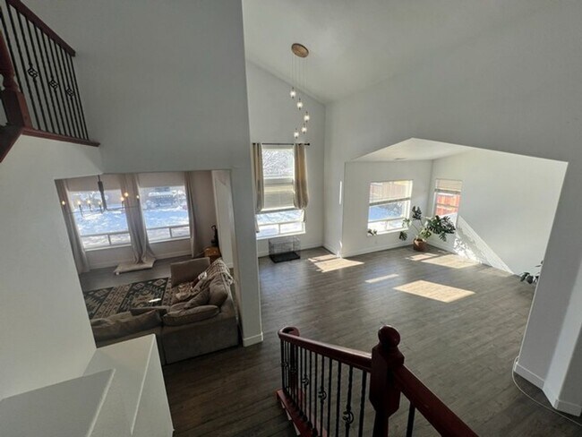 Building Photo - Spacious Four Bedroom Home off Veterans Parkway