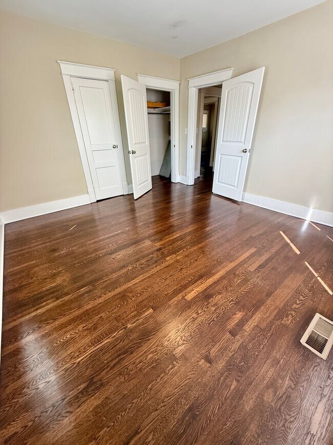 Building Photo - Gorgeous 2 BR bungalow in the newly hip 37...