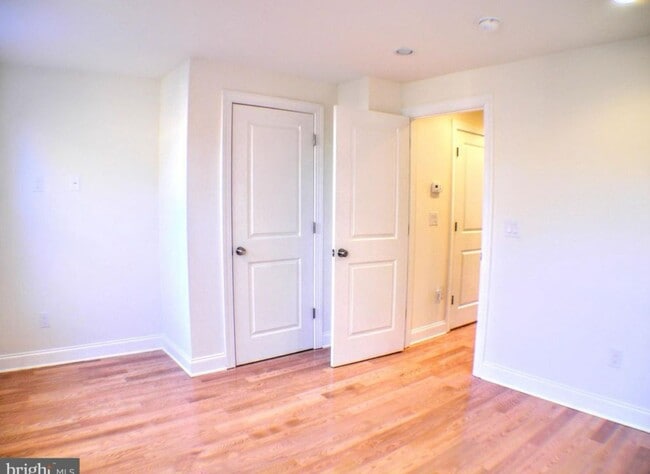 Building Photo - Gorgeous queen village property available