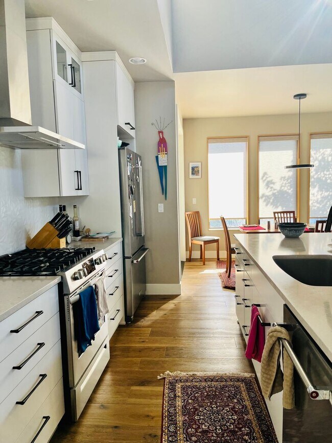 Building Photo - Stunning Prairie style 2bd/2bath + office in ClearPine!