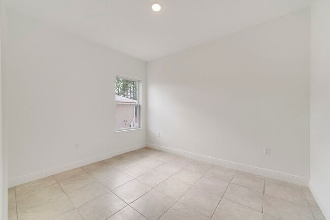 Building Photo - 7130 N Cricket Dr