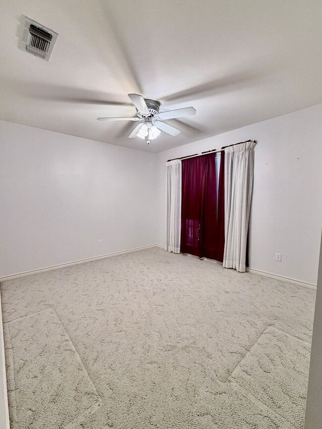 Building Photo - 219 Oak Hill Dr