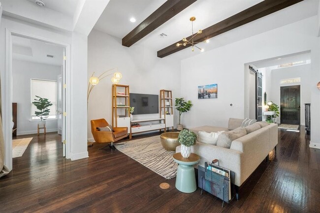 Building Photo - 6701 Teulada Dr