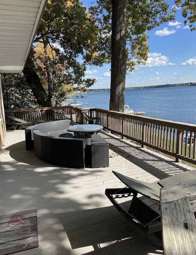 Building Photo - Furnished three bedroom home on Austin Lake!