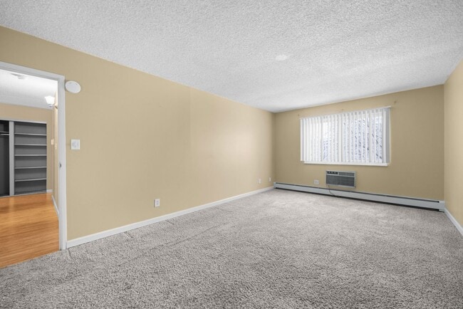 Building Photo - 3460 S Poplar St