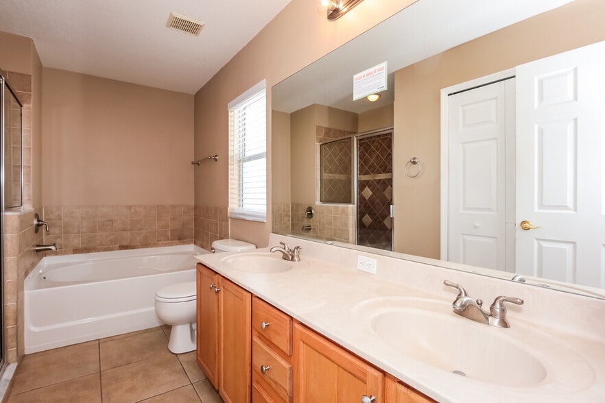 Building Photo - 11018 Whitecap Dr