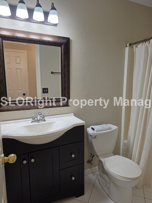 Building Photo - AVAILABLE NOW - Beautiful 4Bed, 2Bath Paso Robles Home