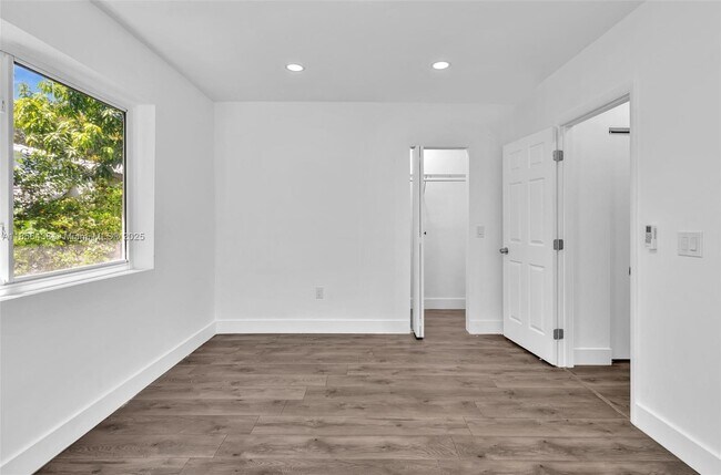 Building Photo - 652 SW 5th St