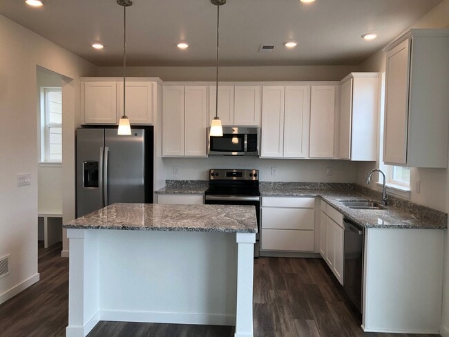 Building Photo - Beautiful Home in Frederick with Solar Panels!