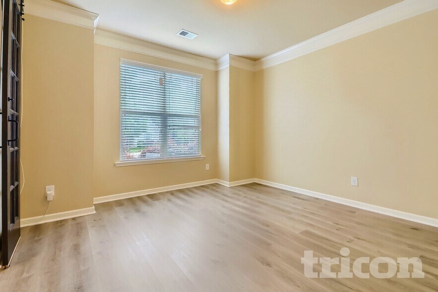 Building Photo - 135 Lindsey Terrace