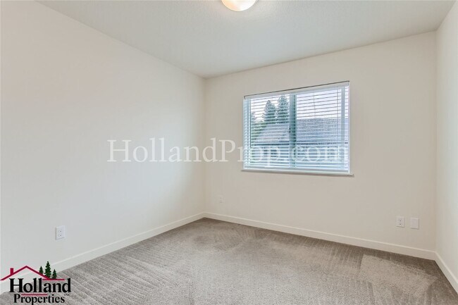 Building Photo - 3794 SW Ekin Terrace