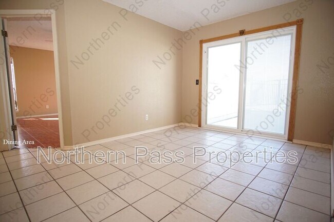 Building Photo - 637 Woodcrest Ln