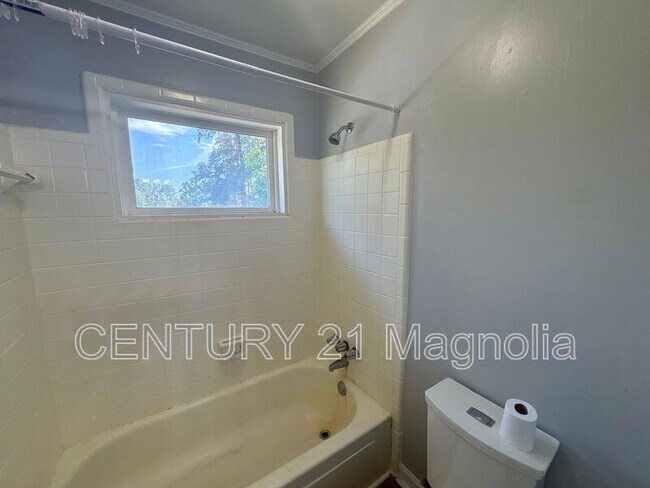 Building Photo - 315 Indian Trail