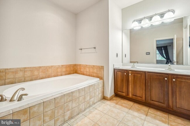 Building Photo - 5106 Shamrocks Delight Dr
