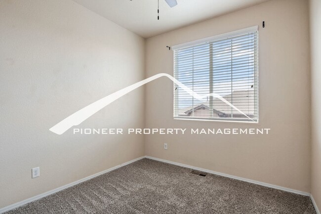Building Photo - Low-Maintenance Living with Mountain Views! 3BR Townhome, 2-Car Garage & A/C