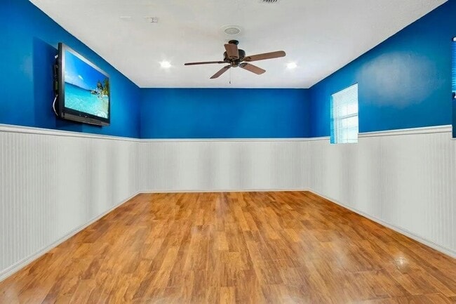 Building Photo - 12207 77th Pl N