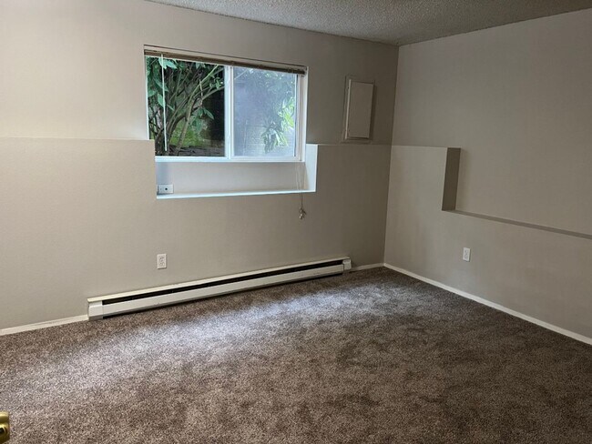 Building Photo - 280 SE Donnelly Ln