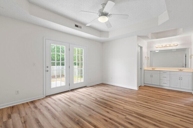 Building Photo - 506 Cedar Ave