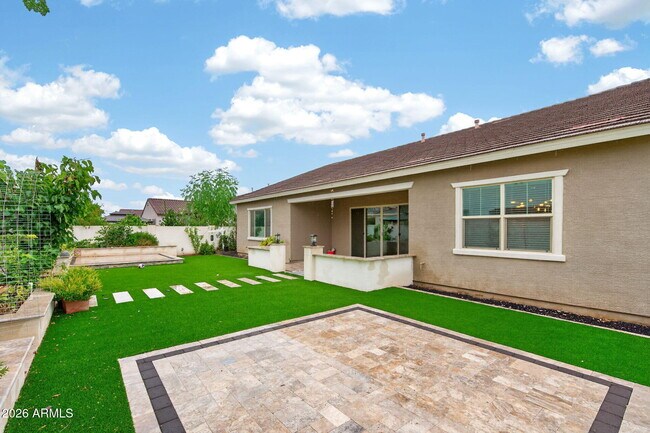 Building Photo - 203 E Birchwood Pl