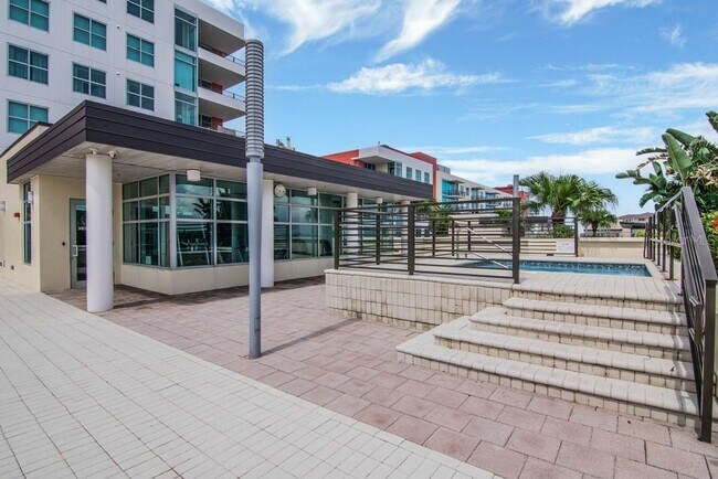 Building Photo - 1208 E Kennedy Blvd