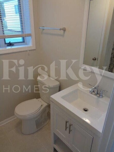 Building Photo - 451 E Mulberry Ct