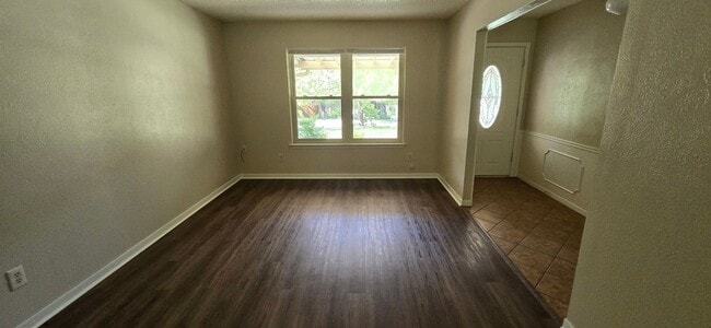 Building Photo - 1109 Shine Ln