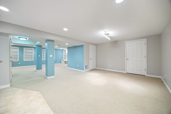 Building Photo - 2805 Overbeck Ln