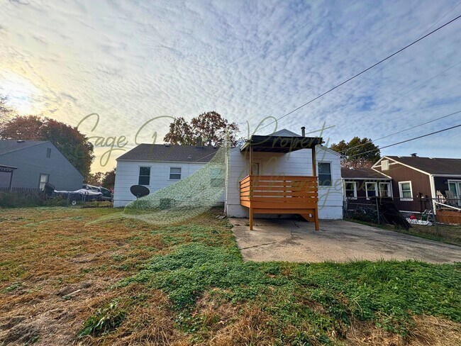 Building Photo - 5 BEDROOM IN INDEPENDENCE!!!