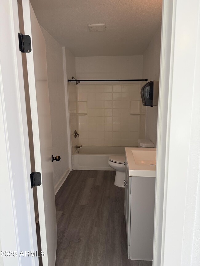 Building Photo - 2536 W Morten Ave