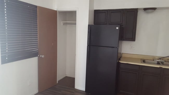 Building Photo - Ready to move-in 1BD apartment