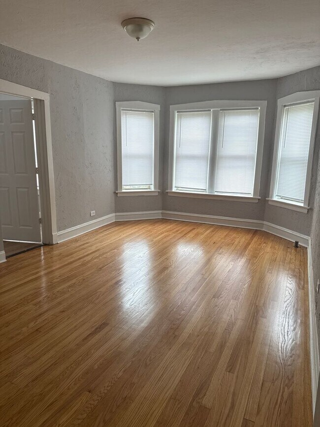 Building Photo - 2 BED APARTMENTS AVAILABLE RENT STARTING AT $1,400.00