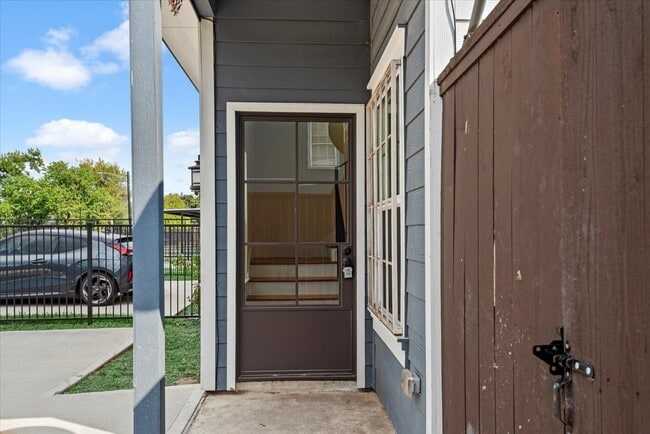 Building Photo - 2002 Lynnfield St