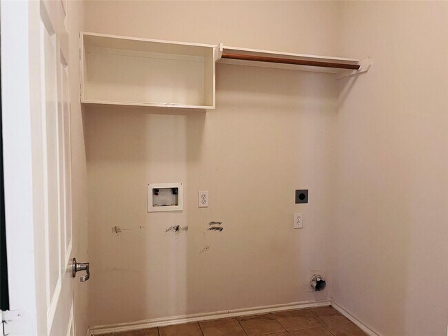 Building Photo - 2115 Vermillion Oak St