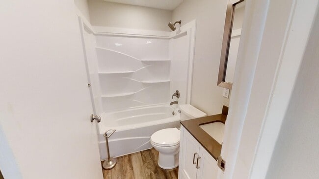Building Photo - MOVE IN SPECIAL!!  FREE MONTH'S RENT!!  Mo...