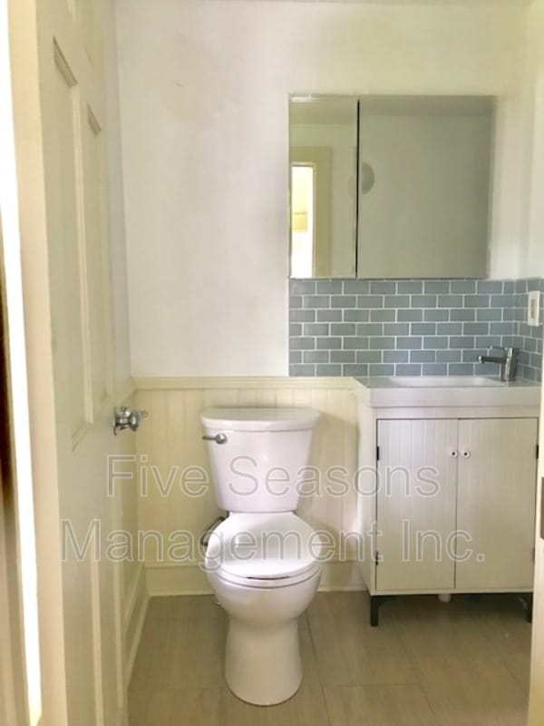 Building Photo - 392 St Paul St