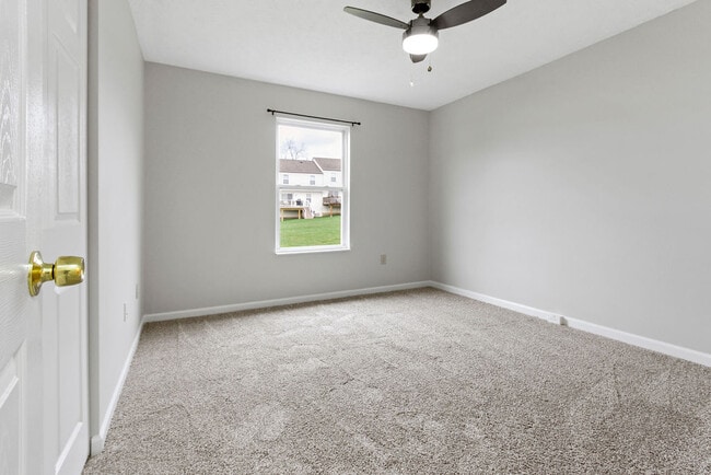 Building Photo - 122 Manor View Dr