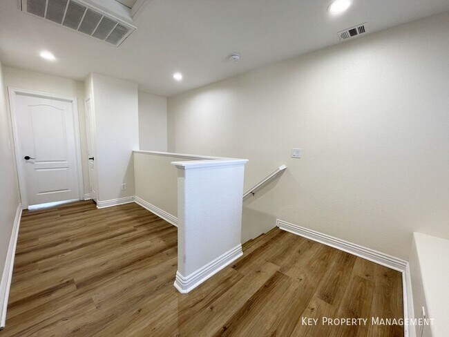 Building Photo - 2913 Big Mountain Ave