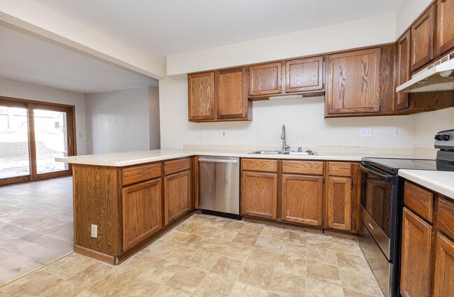 Building Photo - 605 Bakertown Dr