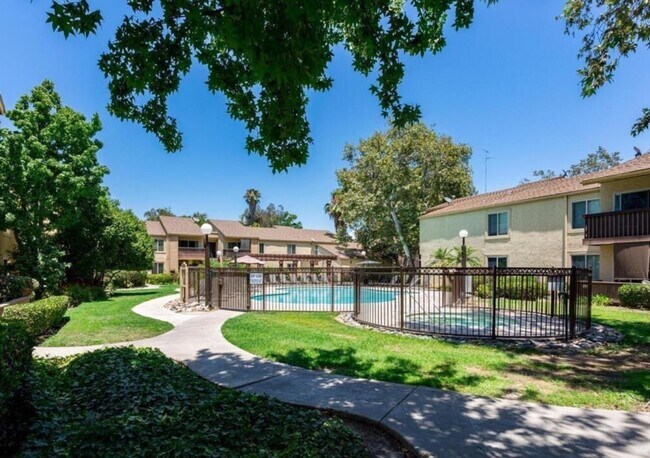 Building Photo - Updated 1 bedroom-1 bath, First Floor Condo in Desirable Rancho Mission Villas
