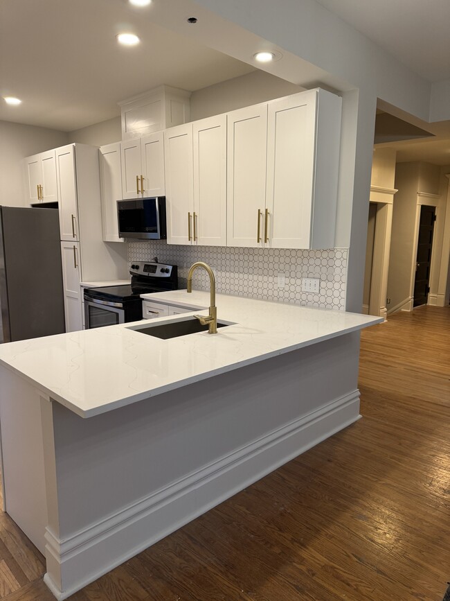 New kitchen with breakfast bar for stools - 1049 Franklin Ave