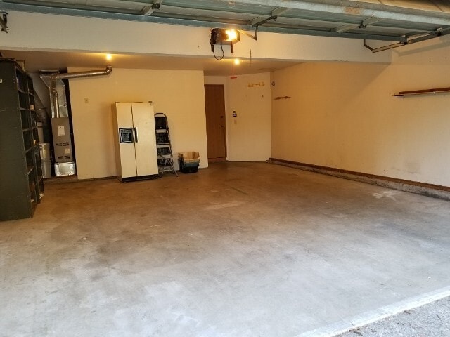 Building Photo - PENDING APPLICATION; New Paint & New Floor...
