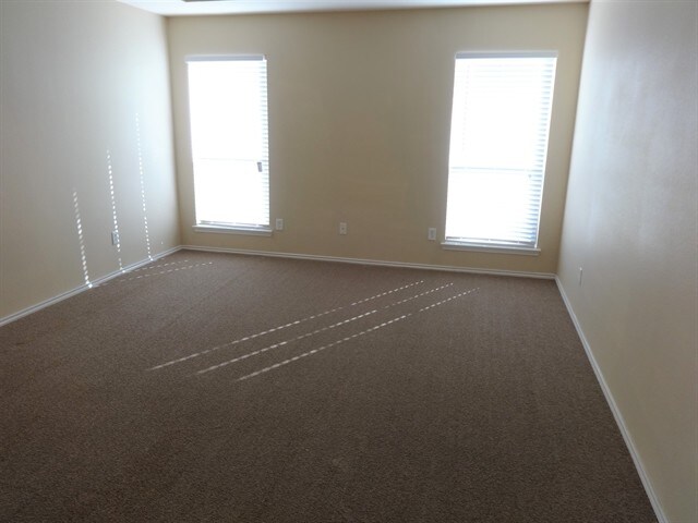 Building Photo - 2969 Lakeview Cir