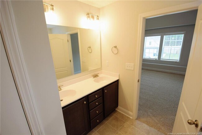 Building Photo - 138 Cromwell Ct