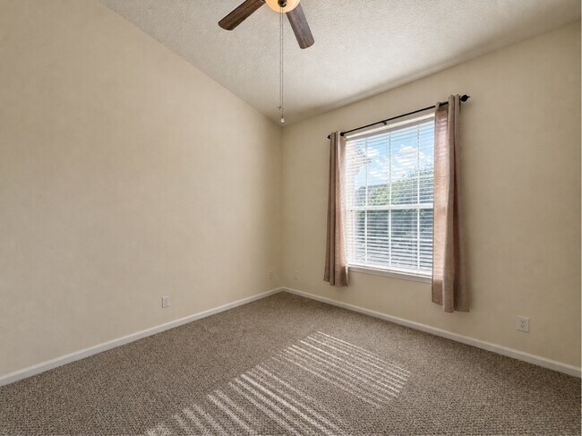 Building Photo - 407 Augusta Cir