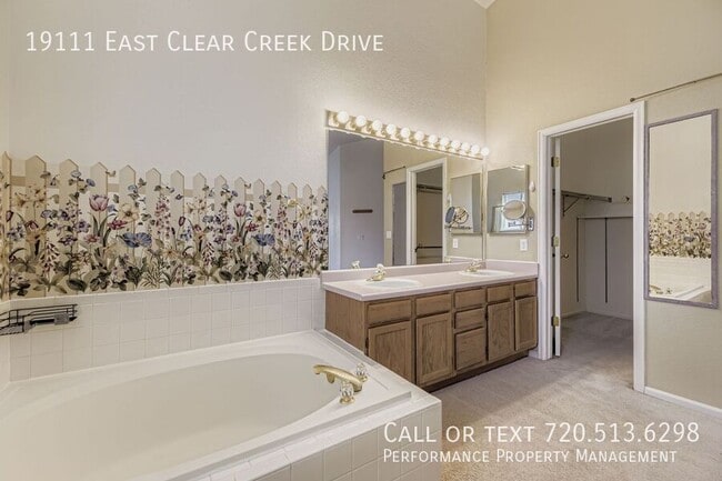 Building Photo - 19111 E Clear Creek Dr